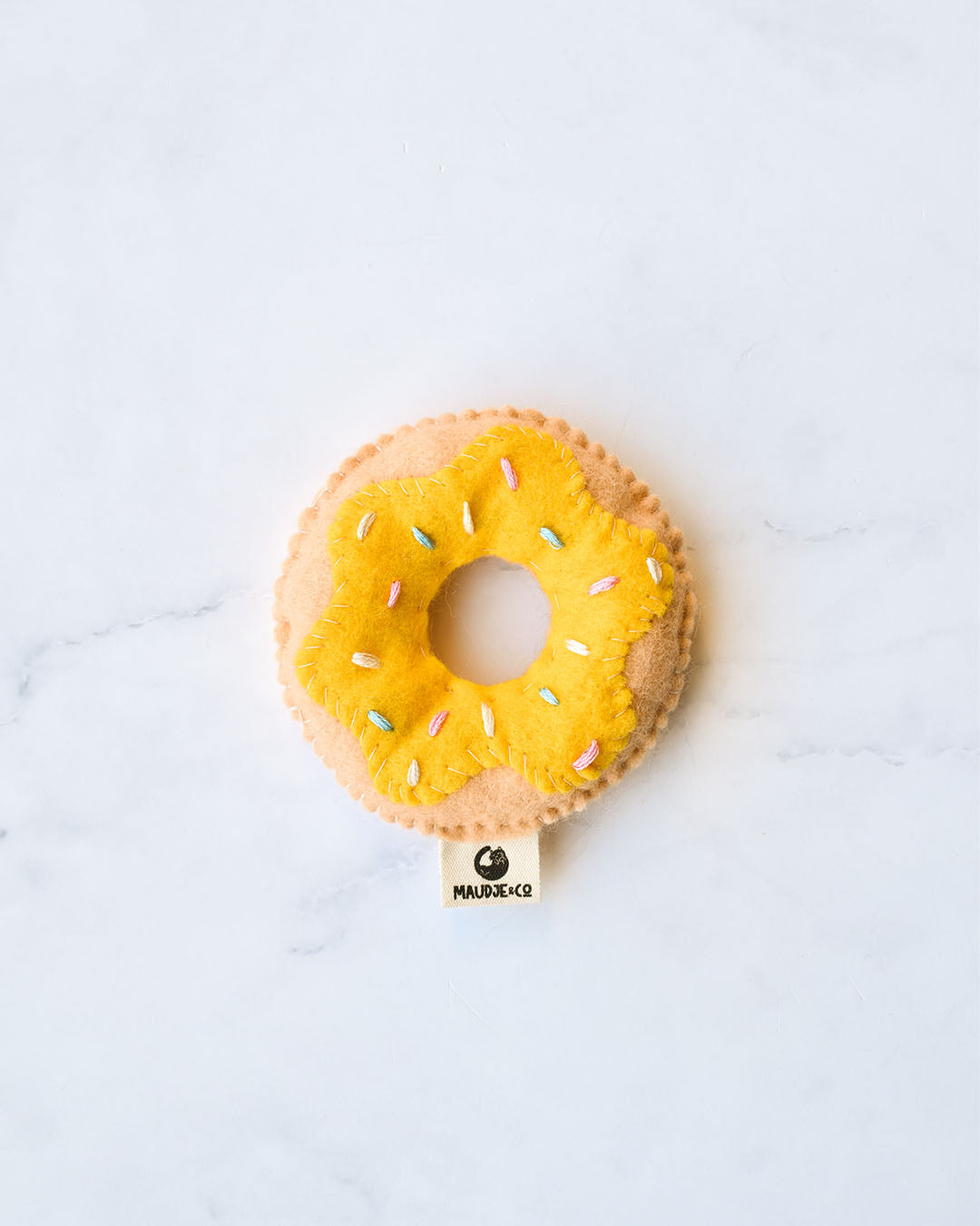 Donut - Banana Sprinkles -  Kattenspeelgoed - donut, kattenkruid, speeltje - Door Maudje & Co