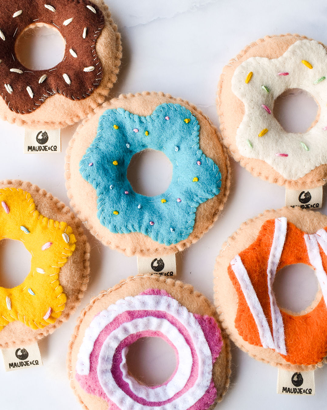 Donut - Chocolate sprinkles -  Kattenspeelgoed - donut, kattenkruid, speeltje - Door Maudje & Co